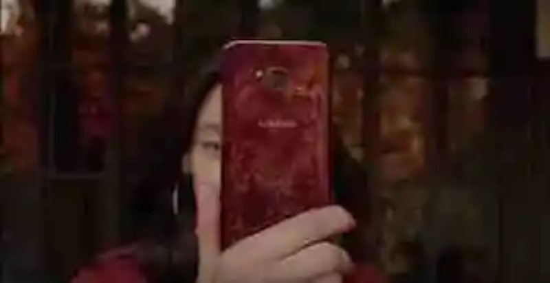 The Samsung Galaxy S8 in dark red colour is available for sale in Korea-and it looks great
