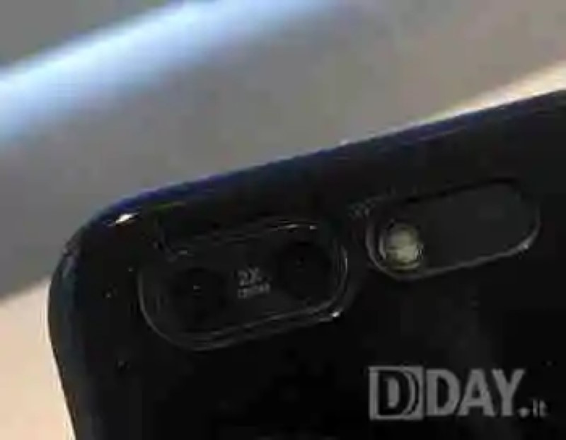 The Asus Zenfone 4 Pro can be seen in photos with dual camera and zoom 2x