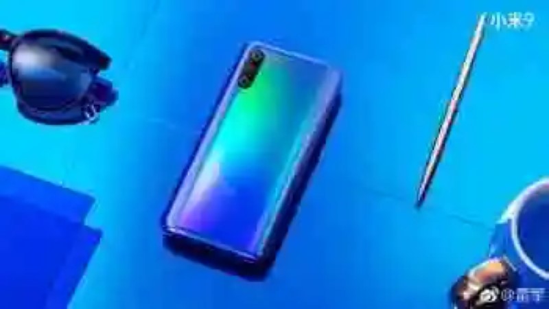 The Xiaomi Mi 9 can be seen in renders official and appears a version Explorer with four cameras
