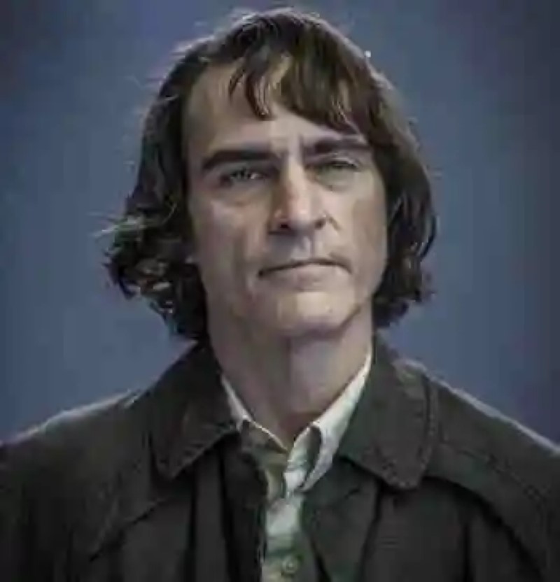 The first image of Joaquin Phoenix in &#8216;Joker&#8217; makes it clear that it&#8217;s going to be a different film about the legendary villain