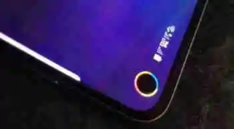 We tested Energy Ring: this is the app that uses the hole of the Galaxy S10 as an indicator of battery