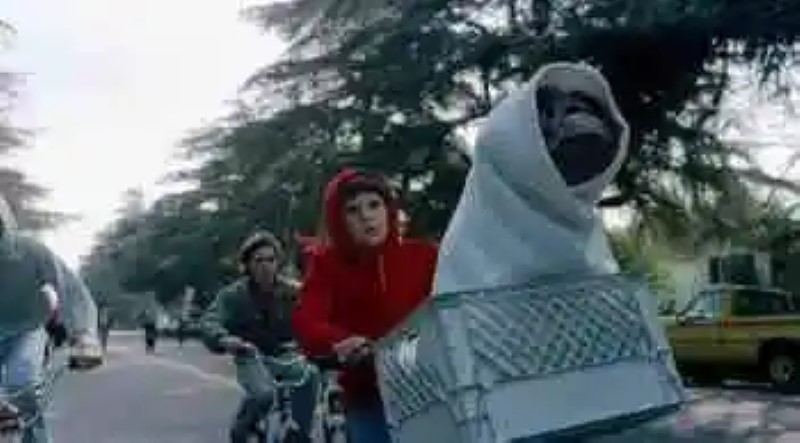 ‘E. T. the extra-terrestrial’: this amazing christmas campaign works as a sequel to the Spielberg classic