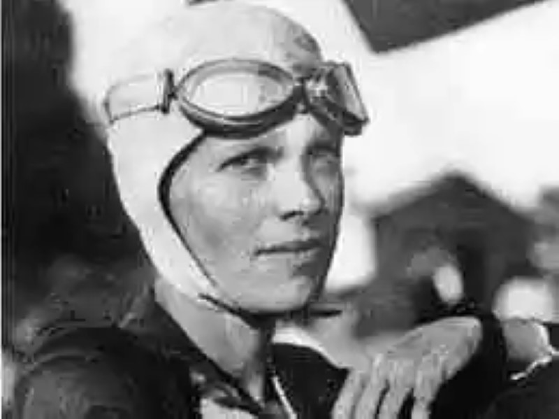 Amelia Earhart Biography