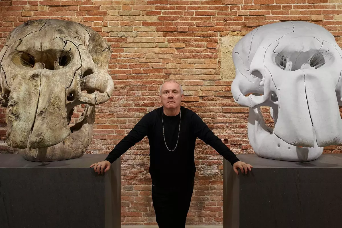 Formaldehyde, skulls and diamonds. The art of Damien Hirst